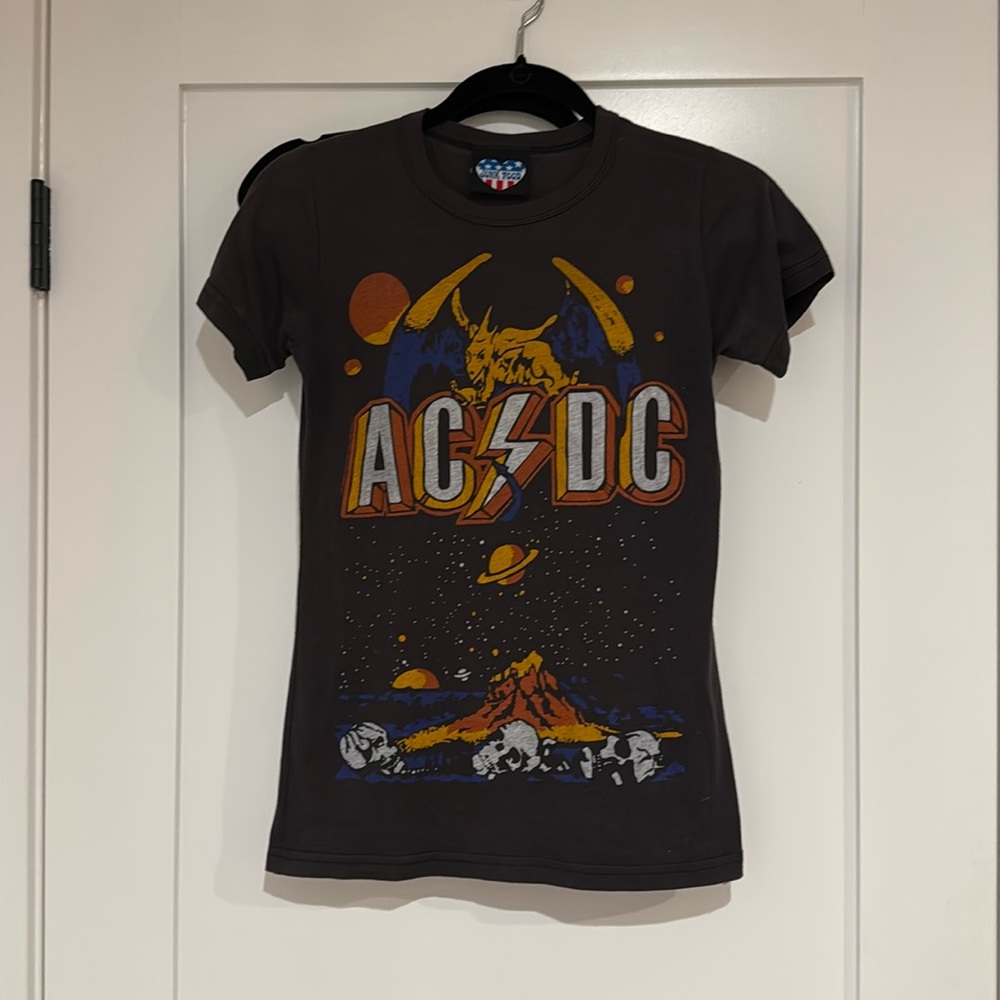 Small AC/DC tee